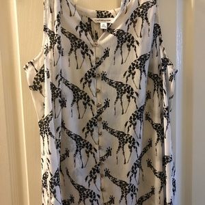 Sleeveless dress shirt